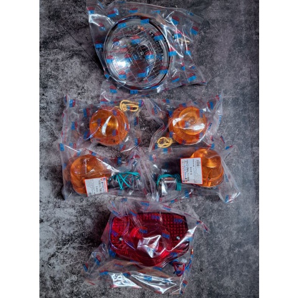 ชุดไฟ ไฟเลี้ยว ไฟท้าย ไฟหน้า C70 K1 K2