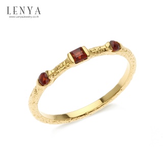 Lenya Jewelry แหวนเงินแท้ 925 ประดับพลอย โกเมน (garnet) เพิ่มลวดลายบนตัวเรือนให้ดูเก๋ไก๋ ตัวเรือนชุบทอง