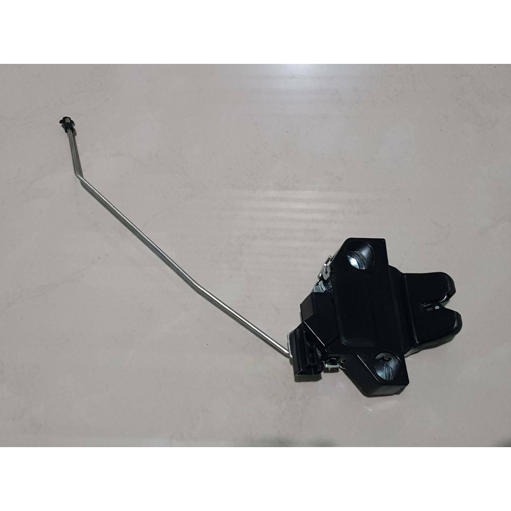 กลอนฝากระโปรงหลัง TOYOTA ALTIS ปี2008 -2012ไต้หวัน อันละ500บาท