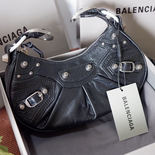 [ทักแชทก่อนสั่งซื้อ] Belenciaga Le Cagole รุ่นฮิตที่กำลังเป็นที่นิยม