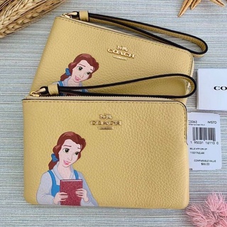 🎀 คล้องมือ 1S สีเหลือง BELLE COACH C3363 DISNEY X COACH CORNER ZIP WRISTLET WITH BELLE