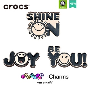 Crocs/jibbitz  ติดรองเท้า  จี้ตัวอักษรหน้ายิ้ม โลหะ รูปดอกไม้ สําหรับตกแต่งรองเท้า DIY