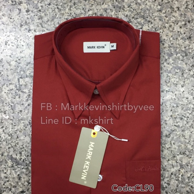 เสื้อเชิ้ตสีแดงอิฐ มีกระดุมปกด้านใน ทั้งแขนสั้นและแขนยาวค่ะ