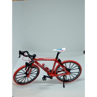 โมเดลรถเหล็กรถจักรยานสีแดง(bicycle)