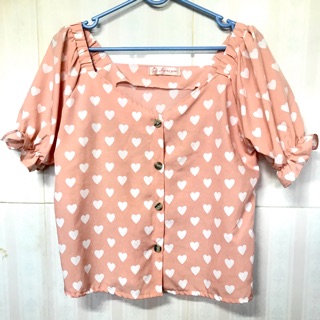 พร้อมส่ง‼️เสื้อชมพูลายหัวใจ💕ป้ายJariya💕