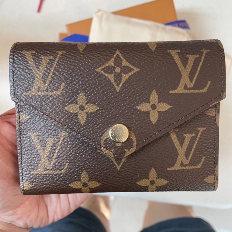 มีประกัน ส่งเซอร์วิสช็อปไทยได้ทุกสาขา  New! LV victorine wallet ราคา ถูกที่สุด ดีลบีเคเค แกลเลอรีภาพที่ 5