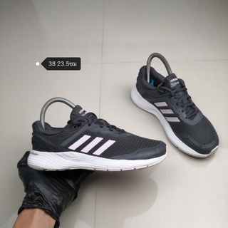 รองเท้าสีดำนวมหนาๆนิ่มๆ adidasแท้ 38 23.5cm มีตำหนิตามที่นิ้วชี้ในภาพ