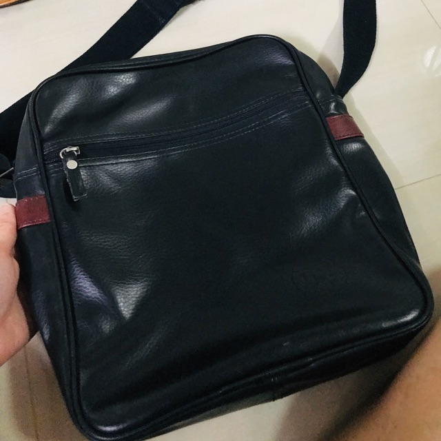 กระเป๋าสะพายผู้ชาย Dapper