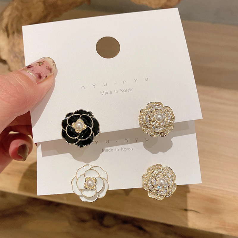 เซียวเซียงเฟิง ดอกไม้เคมีต่างหูเลียสุทธิสีแดงอารมณ์ย้อนยุคต่างหูเงินเข็ม