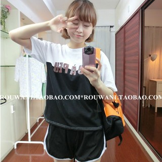 (สินค้าพร้อมส่งค่ะ) ชุดแฟชั่น sport set เกาหลี เสื้อแขนสั้น สกรี PEU ด้านหน้า เล่นสีผ้า+กางเกงขาสั้นแต่งขอบ มี 2 สี่ะ สีดำ/ขาว