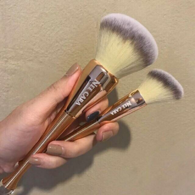 Nee cara Brush