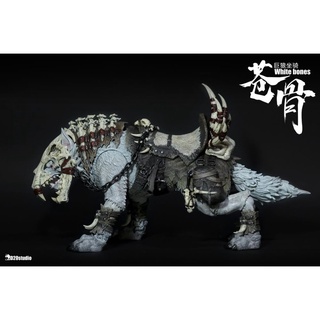 D20 STUDIO WHITE BONE WOLF (WHITE VERSION)