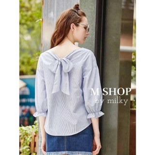 เสื้อลายรอ้วเล็กคอวีปลายแขนจั้ม ผูกโบว์หลังน่ารักมากๆๆค่ะ