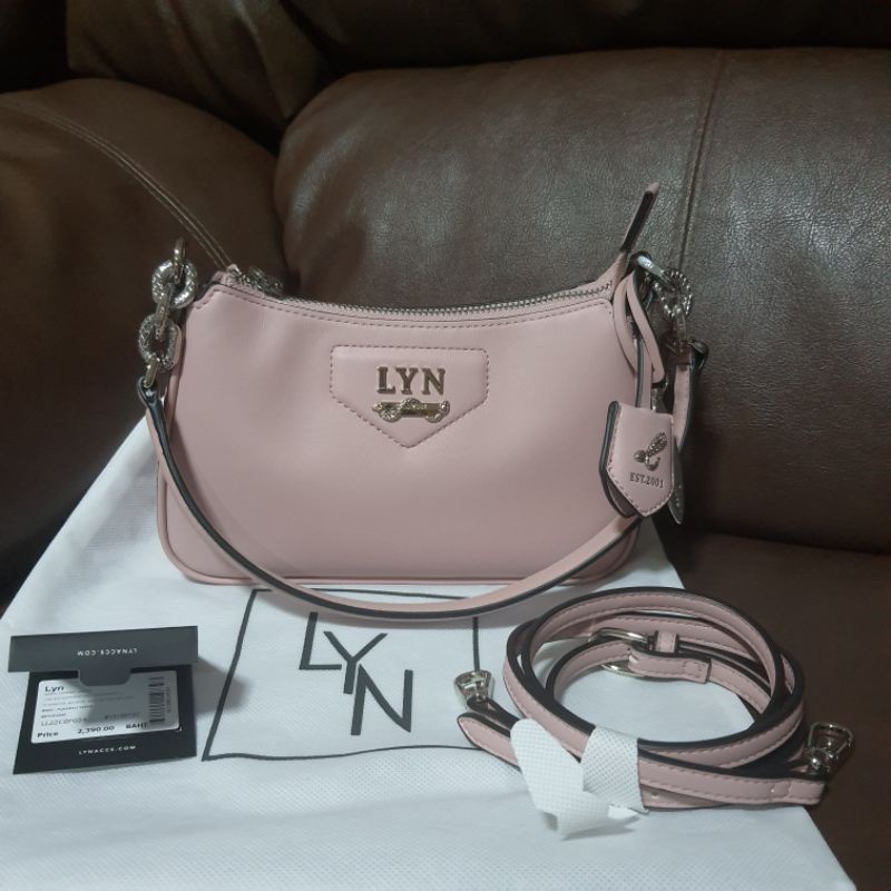 กระเป๋า lyn แท้ จากช้อป สีชมพูสวยมาก ใบเล็กกระทัดรัด หวานมาก