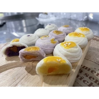 ขนมเปี๊ยะไส้รวม ถั่ว เผือก มันม่วง....1 กล่อง 12 ชิ้น พอดีคำ รวม 3ไส้ในกล่อง ฟินมากก