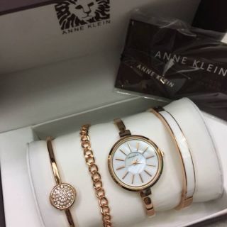 ANNE KLEIN