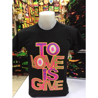 สไตล์ใหม่ (TO LOVE IS GIVE) เสื้อยืดสกรีนลายสะท้อนแสง สุดเท่ห์ ดีไซน์ลำสมัย ไม่ตกเทรนด์แน่นอน เสื้อยืดนีออน คอกลม