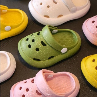 ✅Ooyoudo แตะ crocs พื้นนิ่ม กันลื่น เหมาะกับเดินชายหาด แฟชั่นฤดูร้อน สําหรับเด็กวัยหัดเดิน【แตะผู้หญิง jibbitz อุปกรณ์เสริม】