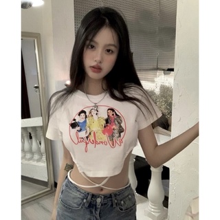 พร้อมส่ง 🌷 เสื้อครอปผูกเอวสกรีนลาย pj.crop top