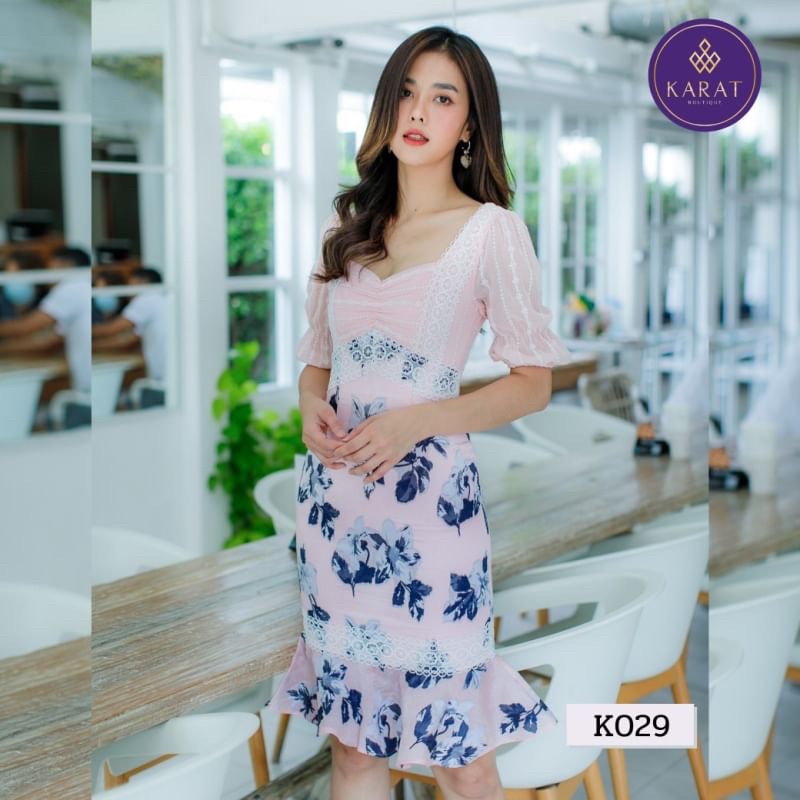 เดรสลูกไม้สีชมพู KARAT Boutique