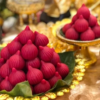 💥ขนมขอพรพระแม่💥 ขนมโมทกะ สีแดง ถวายพระแม่อุมา-กาลี พระพิฆเนศ องค์เทพเทวา แถมฟรี เทียน+กำยาน ( สั่ง 3 ชิ้น ขึ้นไป )