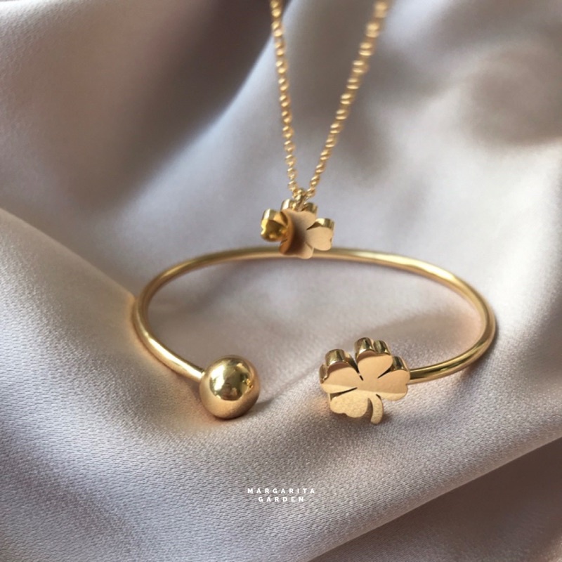 Margarita “Wish You Luck” Clover Bangle (C-SHAPE