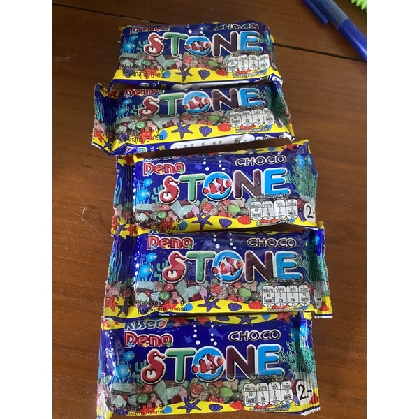 1 ห่อ 24 ซอง  คิสโก้ดีโน่ ขนมหวานรสช็อคโกแลตรูบหิน