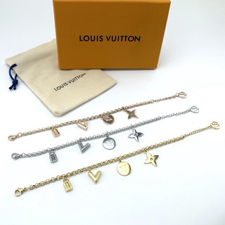 LOUIS VUITTON SWEET MONOGRAM CHARM BRACELET สร้อยข้อมือแฟชั่น แบรนด์เนม หลุยส์วิตตอง เครื่องประดับ ห้อยจี้โลโก้ LV