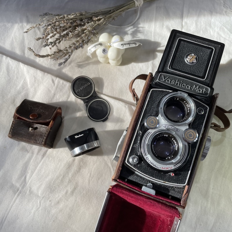 yashica mat พร้อมกล่องเช็ตใหญ่ ครบชุดสภาพสวยระดับสะสม