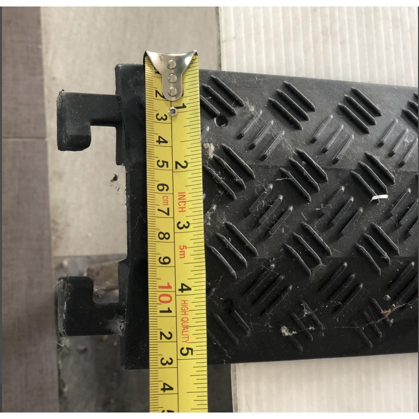 พลาสติกครอบสายไฟ รางครอบสายไฟ ป้องกันรถทับสาย สีดำ ขนาด 1.8x12x100 cm ขนาดช่อง 1.2x4cm - รูปที่ 2