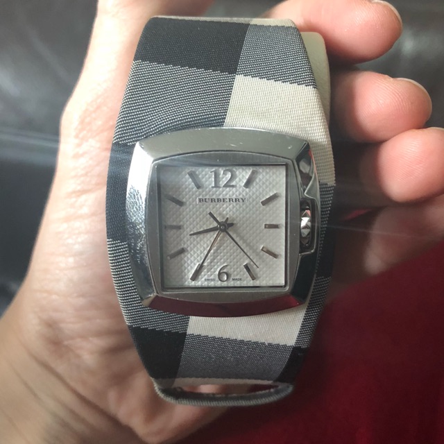 นาฬิกา burberry มือสอง