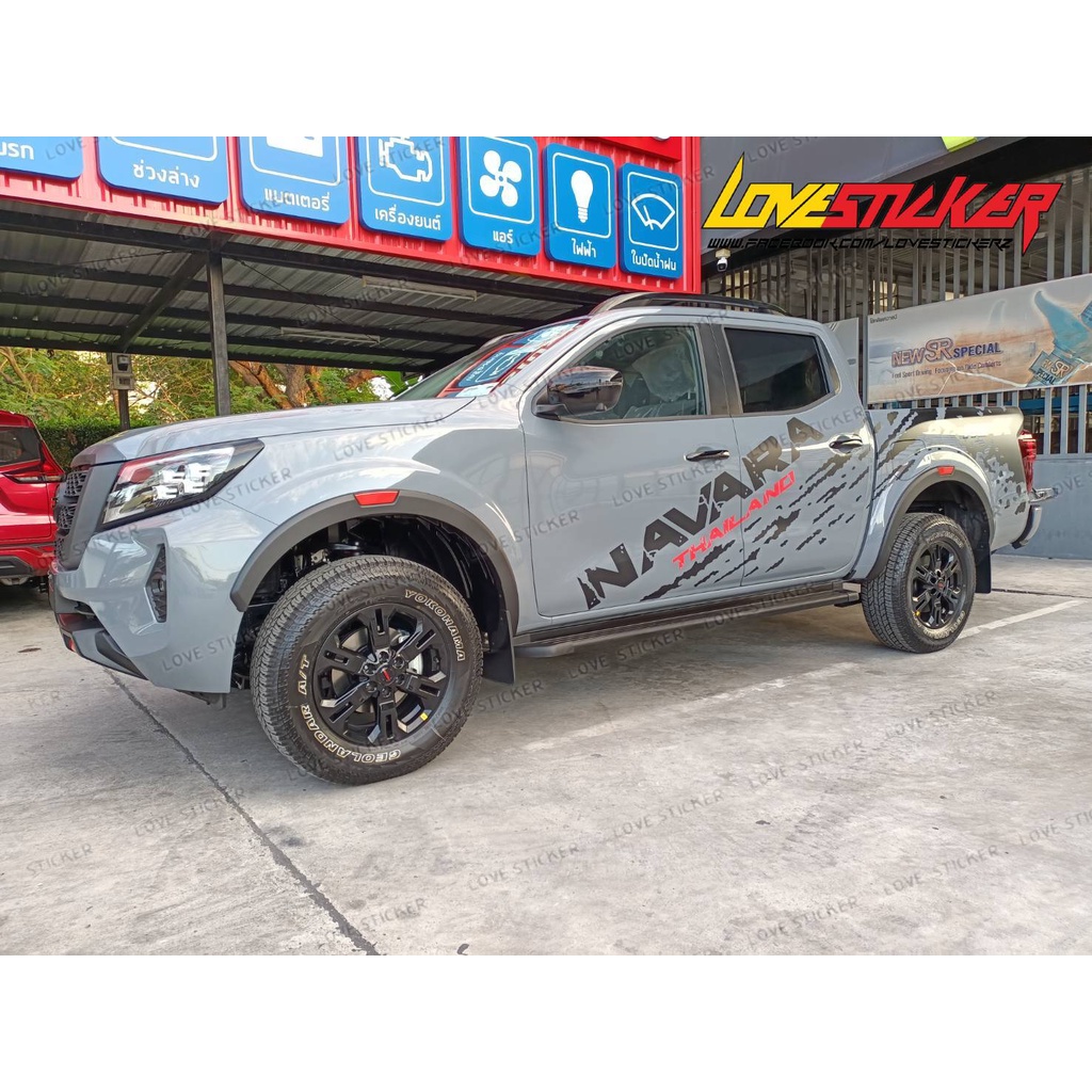 สติ๊กเกอร์ลายโคลน Navara N11 ทนทาน สวยงาม ไม่กินสีรถ ลอกออกง่าย (แถมที่รีดฟรี // สติกเกอร์มีเทปยกพร้