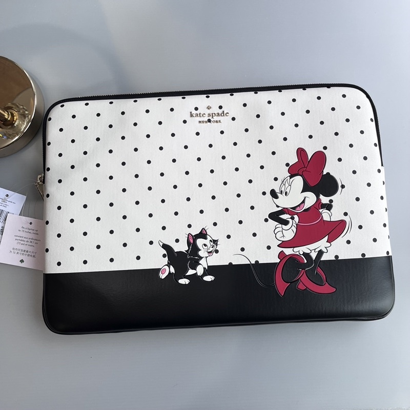 🎀 (สด-ผ่อน) กระเป๋าใส่ lap top 15 นิ้ว K4835 Kate Spade Disney X Minnie Mouse Universal Laptop Sleev