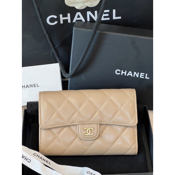 ❌ SOLD ❌ Chanel medium trifold wallet holo26