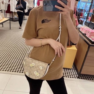 🎀 (สด-ผ่อน) กระเป๋าครอสบอดี้ ลายดอกเดซี่ COACH C3597 ELLEN CROSSBODY IN SIGNATURE CANVAS WITH DAISY PRINT