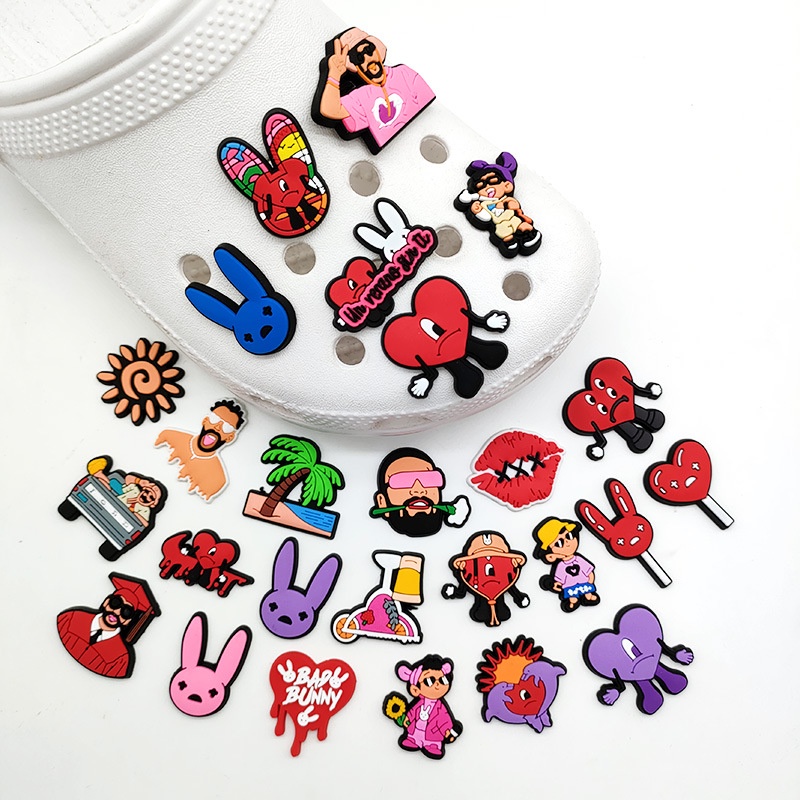 Crocs Pin bad bunny 1pcs การ์ตูน shoe charms Jibbitz pvc น่ารัก decorate sandals accessories diy ถอดได้ หัวเข็มขัดรองเท้าแตะของขวัญคริสต์มาส หัวเข็มขัด หนุ่มๆสาวๆสไตล์เดียวกัน