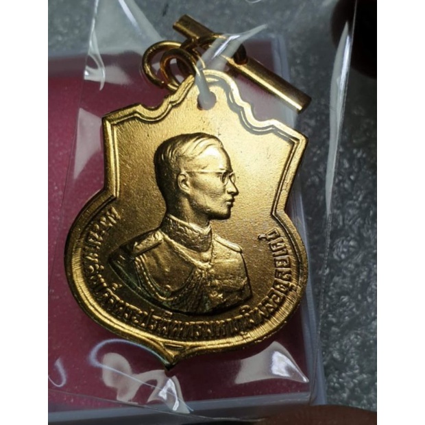 เหรียญ อนุสรณ์มหาราช ครบ 3 รอบ ร9 รัชกาลที่9 อัลปาก้ากะไหล่ทอง พร้อมตุ้งติ้ง สวยแชมป์ ปี 2506 #ของสะสม #เหรียญที่ระลึก