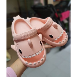 ส่งต่อรองเท้า Size 180 รองเท้าแตะเด็ก Baby Shark Slippers Shark มือสอง สภาพใหม่มาก ไม่มีตำหนิ รองเท้าแตะเด็ก