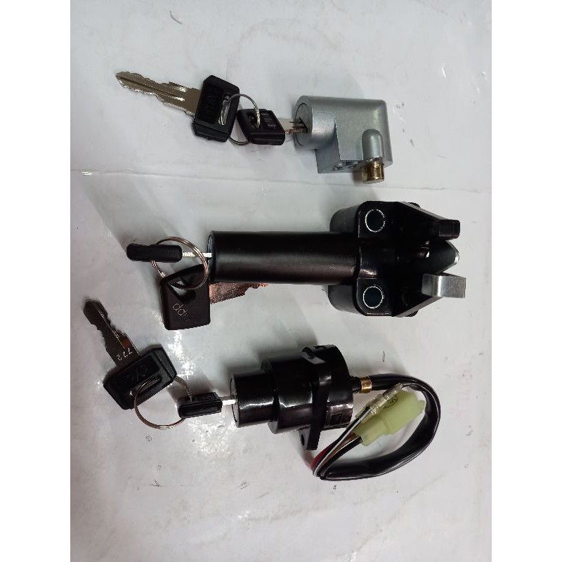 สวิทกุญแจ-กุญแจเบาะ-กุญแจล๊อกคอYamaha-B100เบล100 เบลอาร์ ดอกกุญแจ-ต้องใช้คนละดอก
