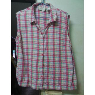 เสื้อคอปก แขนกุด สีแดง ลายสก็อต  มือสอง พร้อมส่ง
หน้าอก 44-45" ความยาว 24" วงแขนกว้างวัดความยาวลงมา 9"