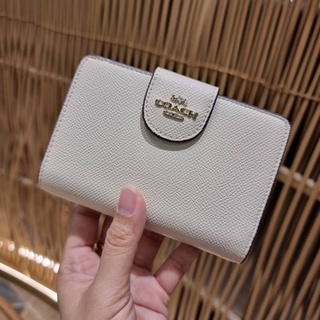 กระเป๋าสตางค์ใบสั้น coach outlet