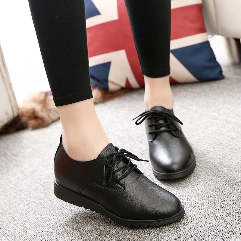 รองเท้าหนังสีดำทั้งหมดของผู้หญิงทำงานได้ดีช่วยระบายรองเท้าสีดำด้านล่างรองเท้าแบนนุ่ม ๆ