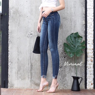 Mid-rise basic jeans