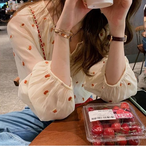 พร้อมส่ง : เสื้อแขนยาวปักลายดอกไม้ใส่สบาย [B20]