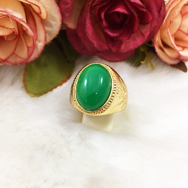แหวนทองฝังพลอยเขียวมรกต แหวนพลอย ใส่ออกงานได้ เรียบหรู ดูดี ดีไซน์ทันสมัย