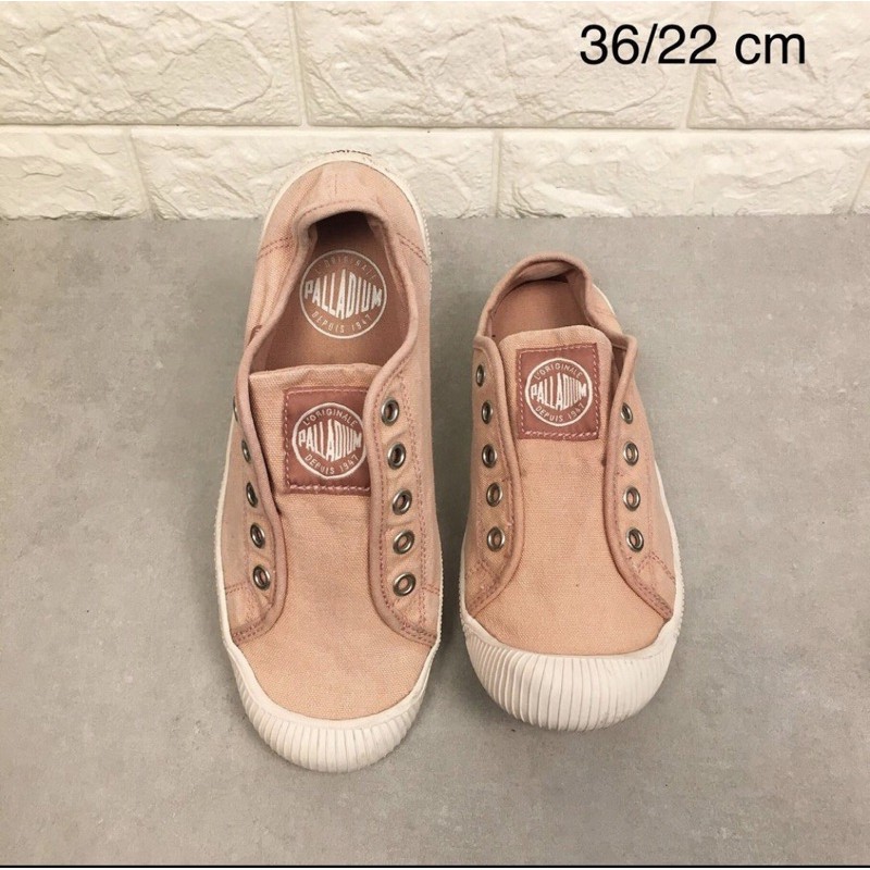 รองเท้าผ้าใบ palladium slip on