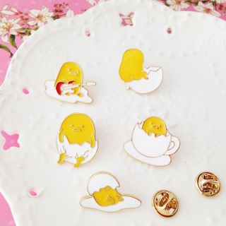 เข็มกลัด เข็มหมุด ไข่ขี้เกียจ gudetama (พร้อมส่ง)