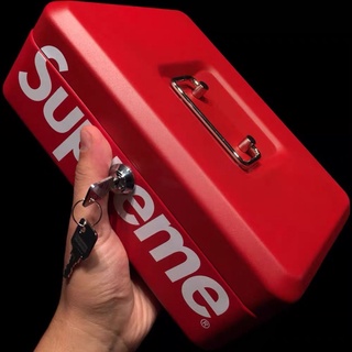 เท่ห์ ประโยชน์ !🇺🇸❤️‍🔥Supreme❤️‍🔥🇺🇸 กล่องเหล็ก+กุญแจ supreme🇺🇸  เท่ห์งสด โลโก้ตะโกน หล่อมากมาก (จัดส่ง1-2สัปดาห์)