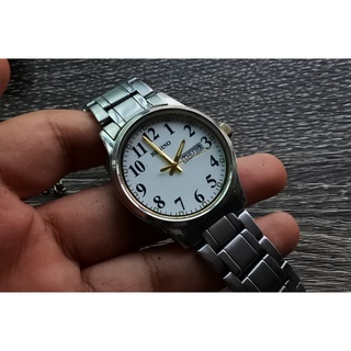 นาฬิกา Vintage มือสองญี่ปุ่น Reguno ระบบ Quartz ผู้ชาย  สภาพดี สายสแตนเลสยืดได้ ใช้งานได้ปกติ หน้าปัด 41mm