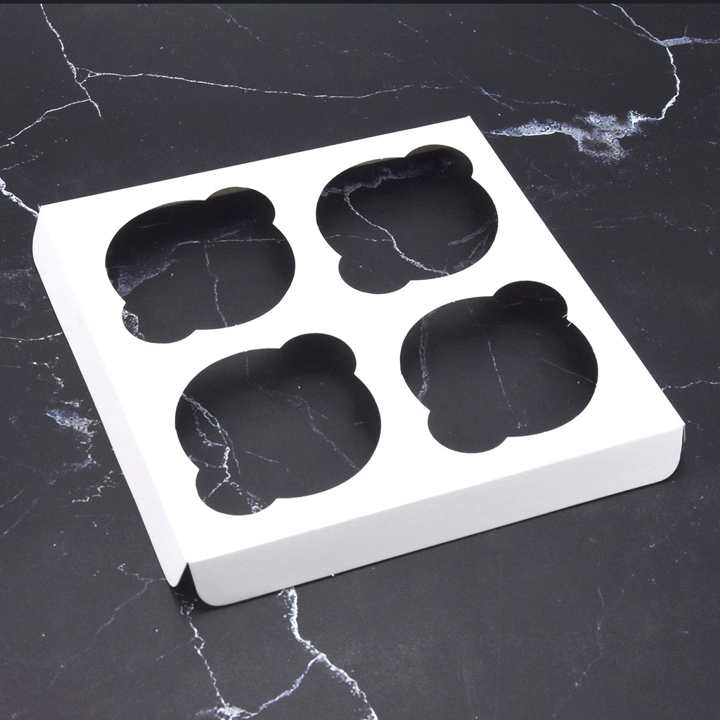 ฐานคัพเค้ก 4 ช่อง สีขาว ขนาด 16 x 16 x 2 ซม. บรรจุแพ็คละ 10 ชิ้น (C-WB03) - Idopackage